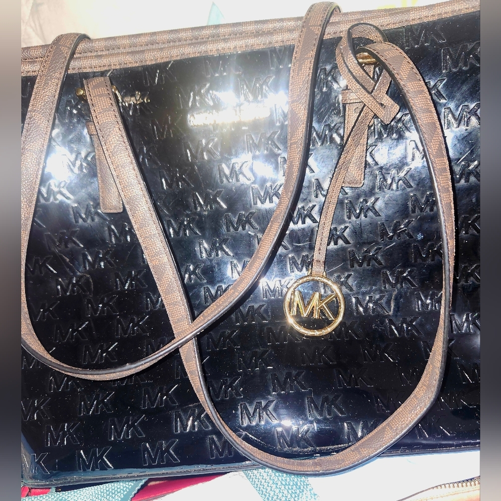 Michael Kors Black Patent Logo Tote - Picture 4 of 6